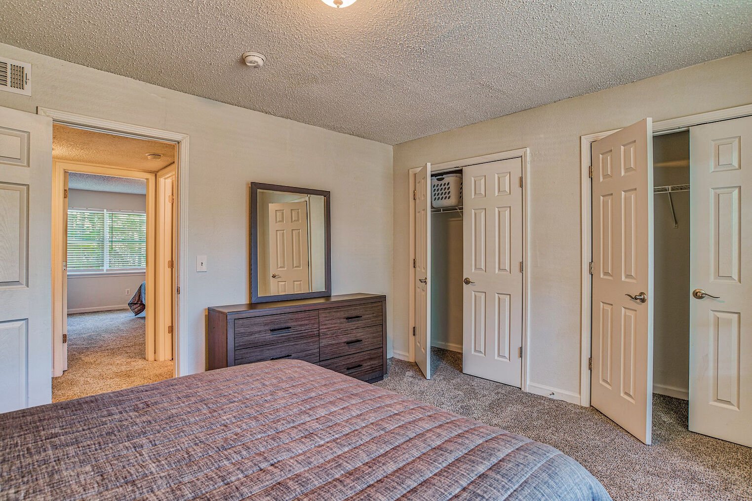 bedroom 
Towne West Manor features spacious two & three bedroom apartment homes